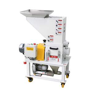 Low speed silent granulator for plastic manufacturing